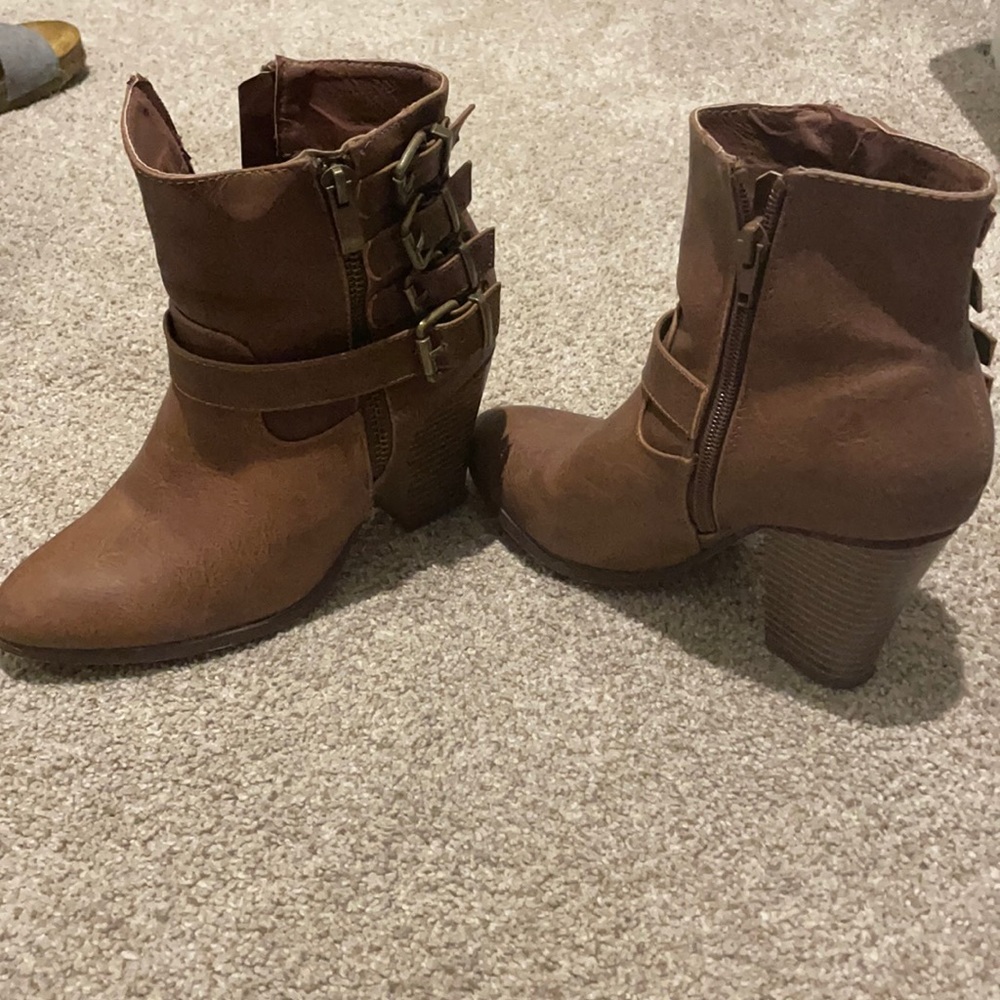 Cognac booties!